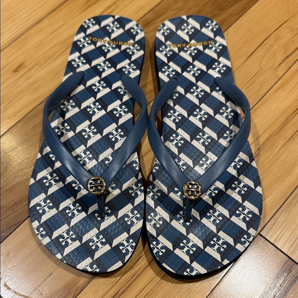 Tory Burch Navy and Cream Patterned Sandals